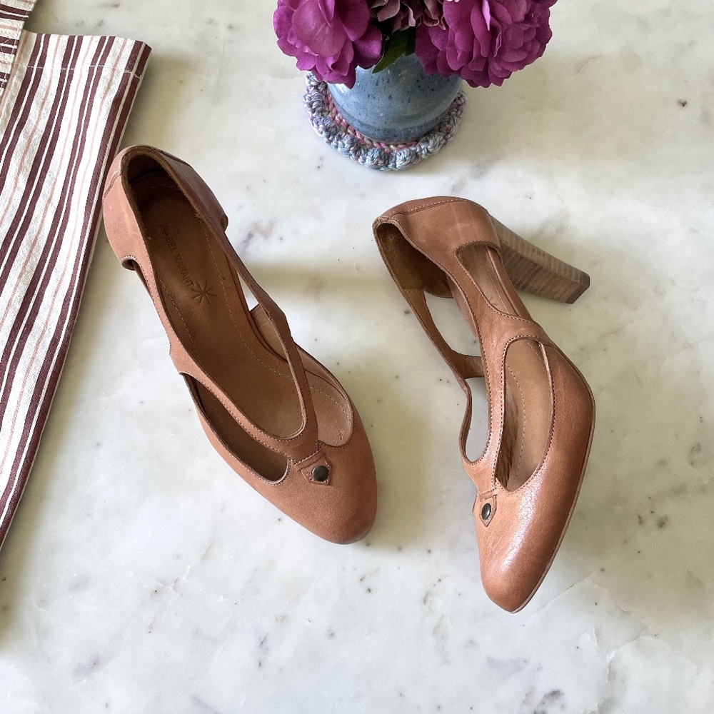 Isabel Marant Vintage Leather Round Toe Cut Out Pumps in Tan